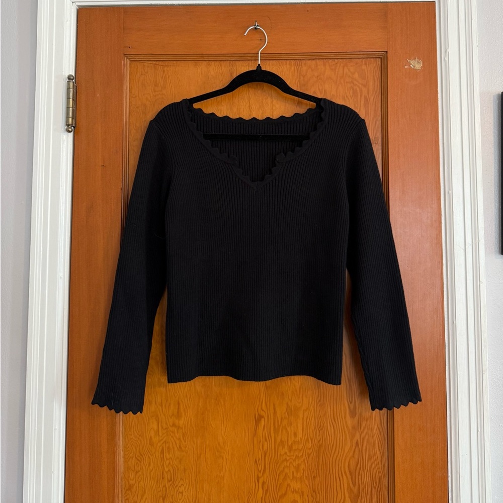 Boutique Ribbed Long Sleeve Black Sweater Top with Scallop Neck Size Large